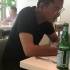 网友偶遇贾乃亮独自吃饭 板寸配眼镜man力十足