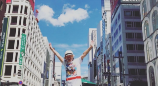 周杰倫為葉惠美慶生 抓拍“時尚媽媽”懸空畫面