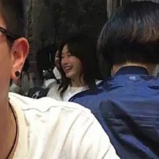 "富察皇后"秦嵐米蘭吃火鍋被偶遇 與友人熱聊不斷