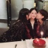 赵丽颖生日与闺蜜大玩亲亲 可爱捧脸笑容甜美
