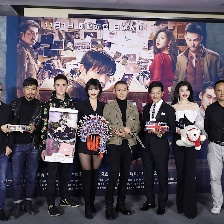 《黑暗迷宫》提档10.31 首映导演送主创礼物致谢