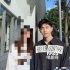 网友美国偶遇邓伦拍戏 与粉丝微笑合影亲和力十足