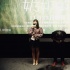 《奶奶的家》首映主创蓑衣合影 祖孙情感动观众