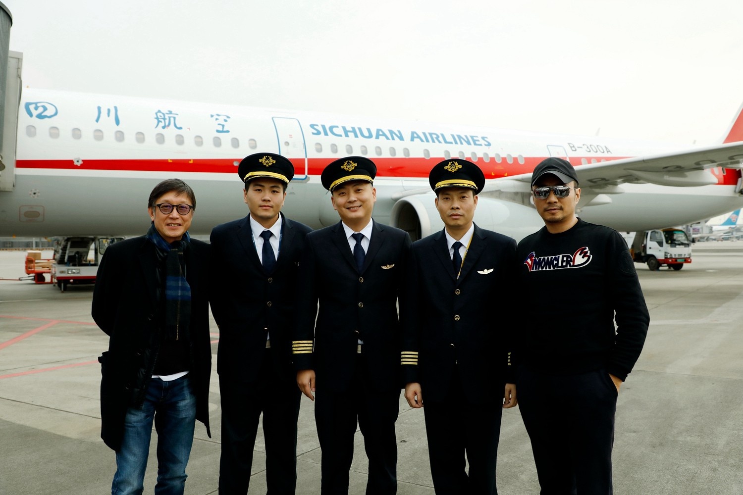 《中国机长》刘伟强张涵予 取经英雄机组重返蓝天(图3)