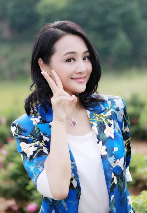 曹颖儿子为陪她拍戏,不太会写字便用拼音给妈妈写信