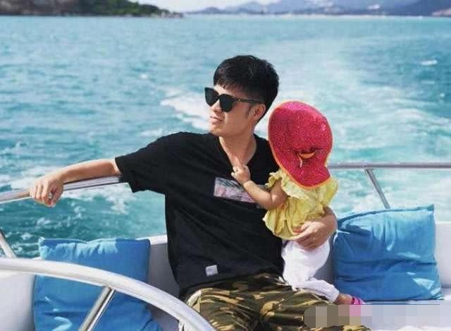 张子萱开直播老公不离口,曝陈赫家中地位跟爱