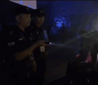好好的演唱会怎么打架了