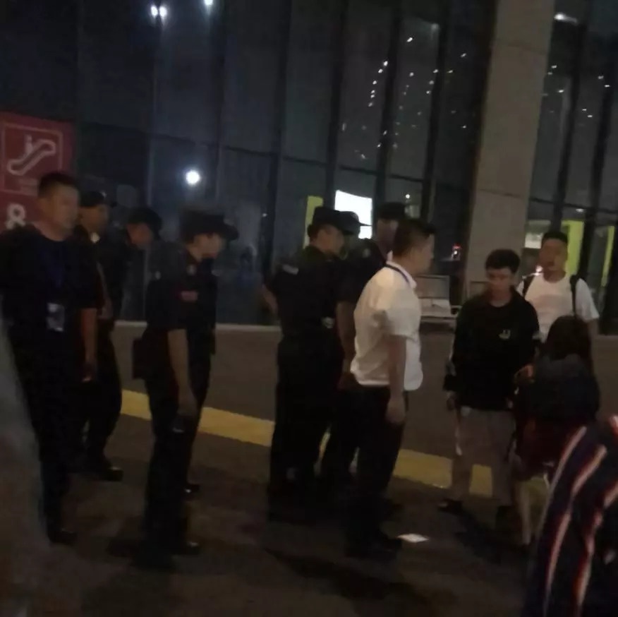 好好的演唱会怎么打架了