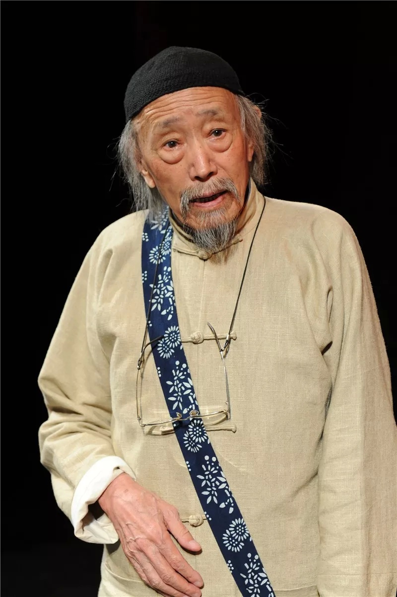 朱旭在业内广受赞誉,合作过的导演和演员无不为其为人和演技所折服.