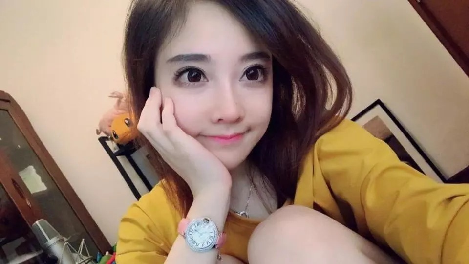 60万的包包,500万的表,网红生活把我真实看哭了