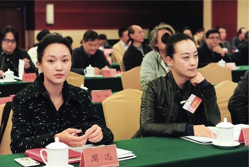 周旭现身众星合影陈坤艺术家范儿周迅认真听讲周迅做笔记