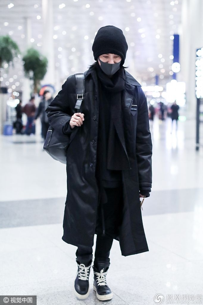 陈坤穿羽绒服保暖时髦. 图片来源:灵/视觉中国