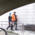 网友偶遇孙俪邓超接孩子放学 一路挽手恩爱惹人羡