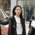 关晓彤现身北电拍摄宣传片 黑直长发型少女感十足