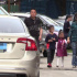儿女现身探班孙俪新剧 小花妹妹身高超过等等肩膀