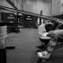 《邦德25》曝幕后照 007丹尼尔·克雷格带伤训练