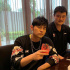 周杰倫與姚明聚餐曬照發(fā)問：知道為何坐著拍照嗎