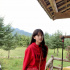 歐陽娜娜鄉(xiāng)間蕩秋千少女感滿滿 扎麻花辮清新甜美