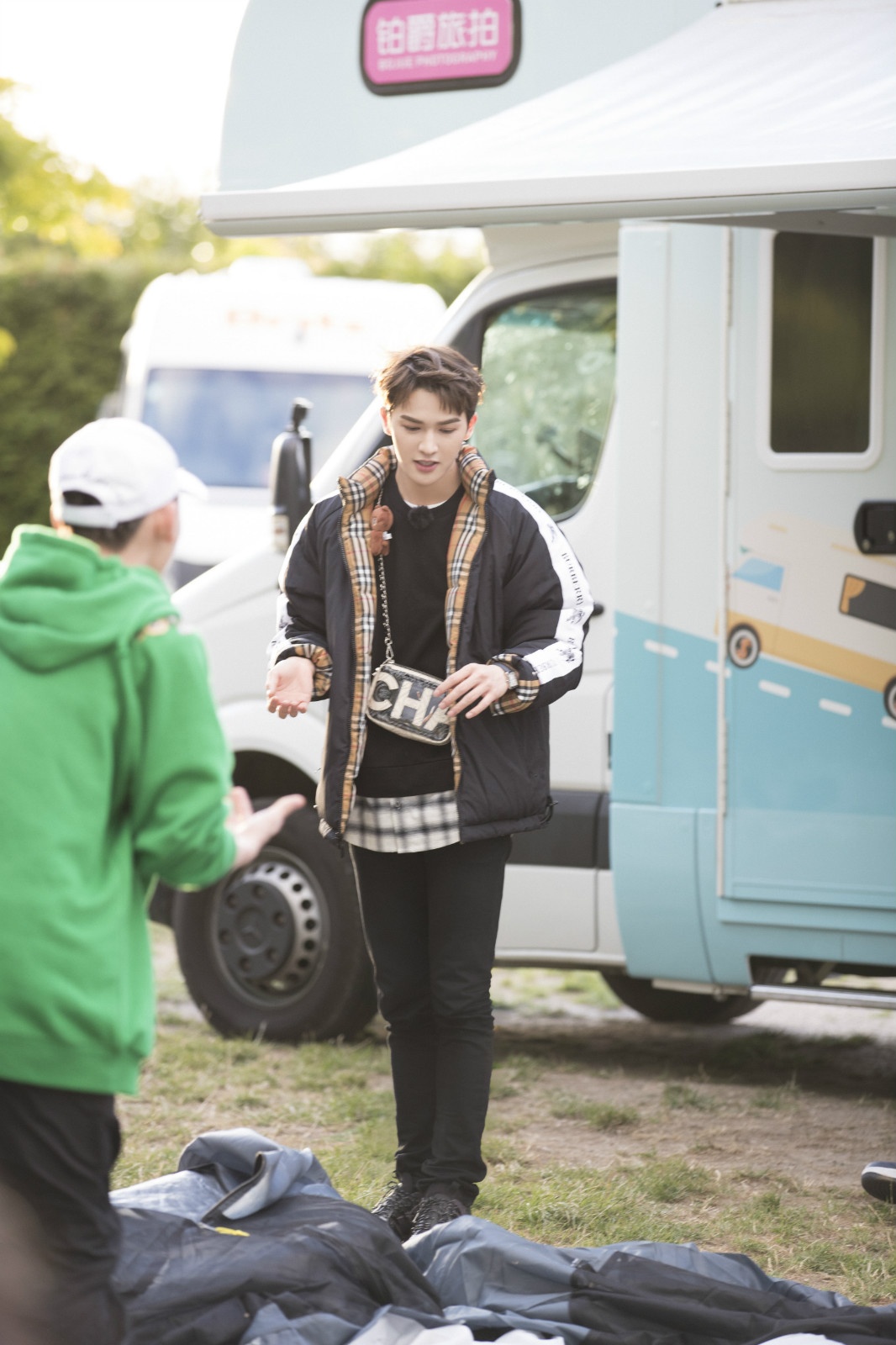 《青春的花路》像变形计?朱正廷为小鬼流老母