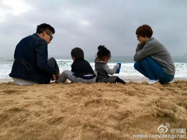 1月3日,孙俪通过微博分享了一家四口在海边度假的背影照,并在博文中