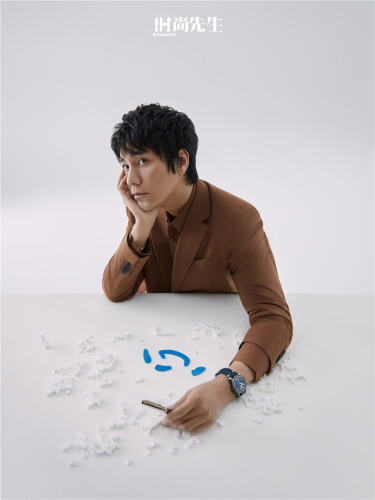 陈坤时尚杂志写真曝光汉字大片尽显独特魅力