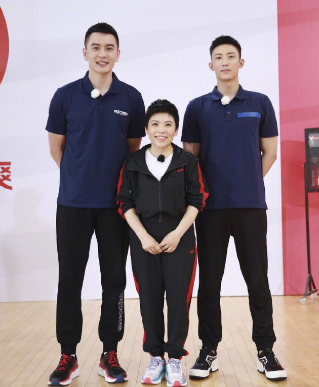黄景瑜与邓亚萍杨鸣同框合影三人上演最萌身高差