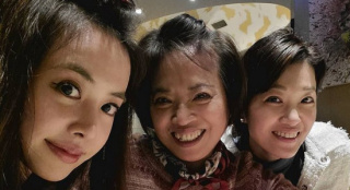 蔡依林晒聚会照为妈妈庆生 全家人同框画面温馨