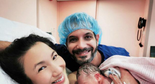 郑佩佩女儿原子惠产子 晒一家三口合照幸福温馨