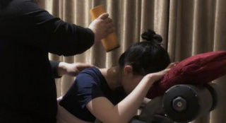 旧伤复发？刘亦菲深夜针灸 颈肩插满长针惹人心疼