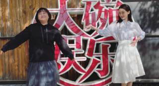 张小斐晒照为贾玲庆生 大赞其是“重情义的姐姐”