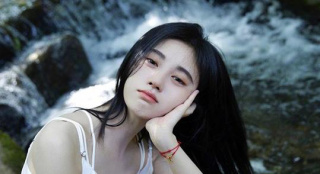 鞠婧祎最新夏日写真曝光 白色吊带清纯可爱如初恋