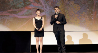 黄米依现身《永安镇故事集》戛纳首映 与观众交流