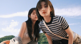 欧阳娜娜张子枫合体登封面 少女同框满满夏日气息