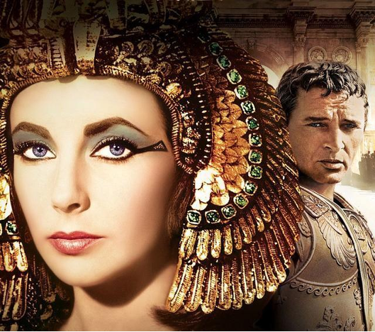 她是女王,却不囿于短短几小时的一部《埃及艳后》,不限定在珠光宝气的
