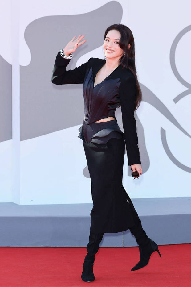 舒淇绽放灿烂笑容,感染力十足。