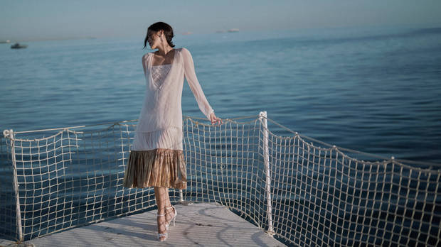 辛芷蕾优雅大方。