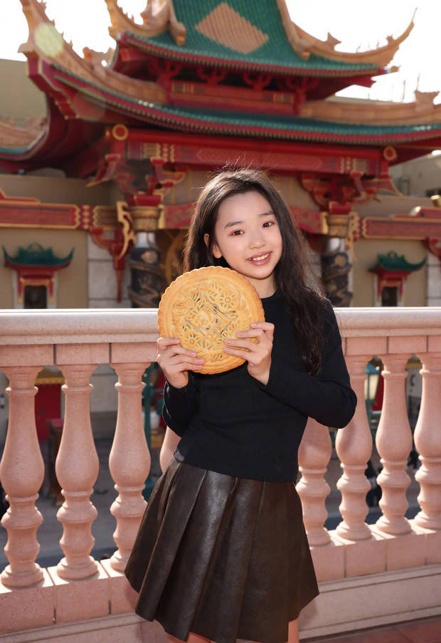 小酒窝漂亮又可爱。