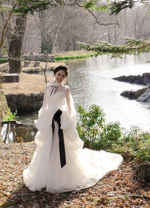 韩星崔子惠公开唯美婚纱照 6日将举行甜蜜婚礼