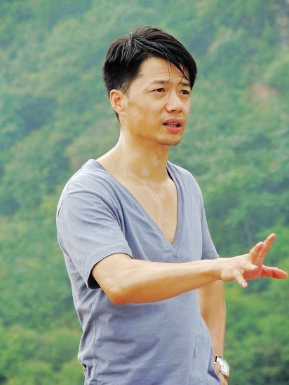段奕宏拍《全城热恋》汗流浃背 受尽"湿身"苦