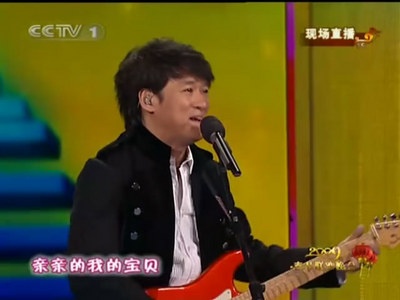 第二首歌是周华健的《亲亲我的宝贝》.