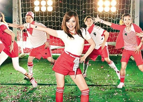 张靓颖请假看世界杯 携手张学友合唱主题曲_