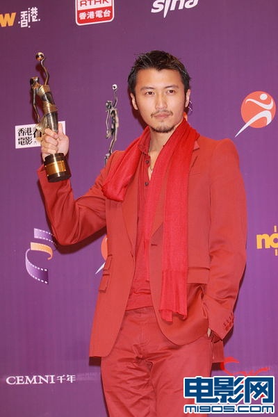 谢霆锋凭借《十月围城》获得最佳男配角奖项