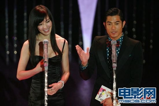 郭富城、林熙蕾颁发最佳亚洲电影奖_颁奖现场