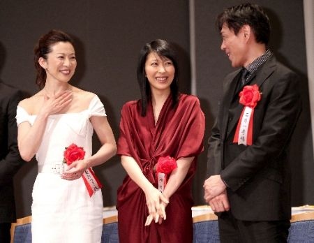 松隆子获第35届菊田一夫演剧奖父亲到场祝贺