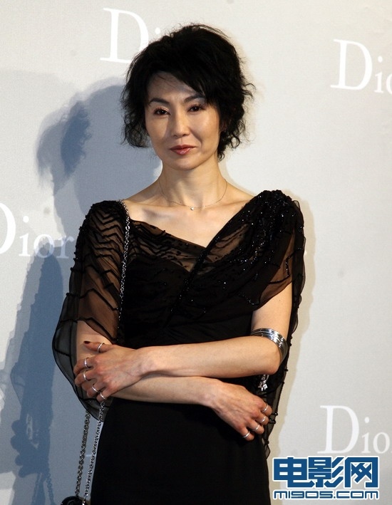 张曼玉,李冰冰引领流行 大s碎花裙半露胸抢镜