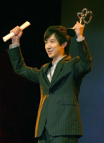 李小冉被指涉导演鄢颇被砍事件 经纪人出面否