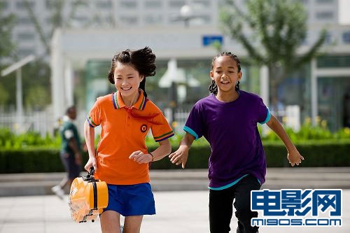 《功夫梦》贾登模仿杰克逊 赢中国女孩"芳心"