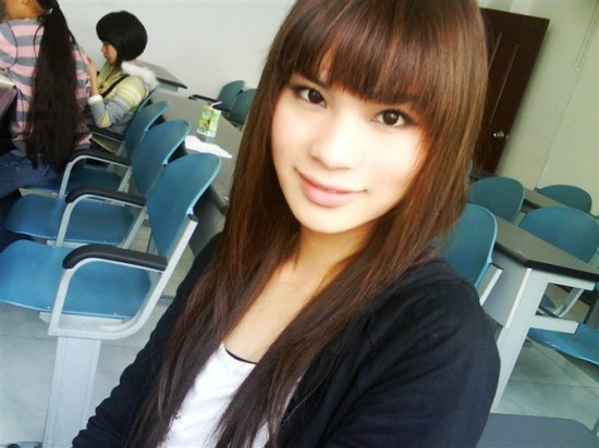 伪娘刘著回成都玩转型 拍杂志封面做平面模特