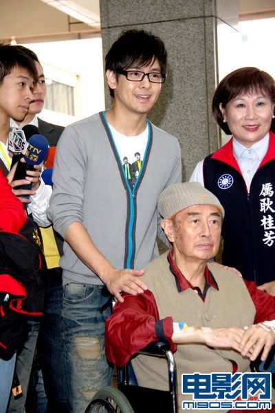 林志颖紧急告假返回台湾 守护父亲做心脏手术