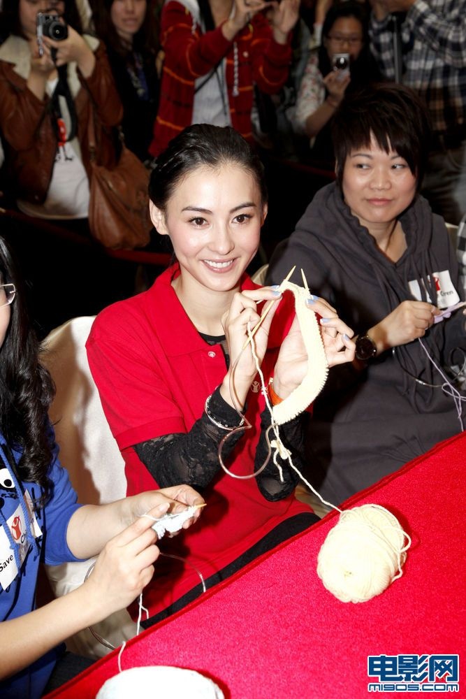 辣妈张柏芝清纯亮相 工作满档牺牲睡眠陪儿子